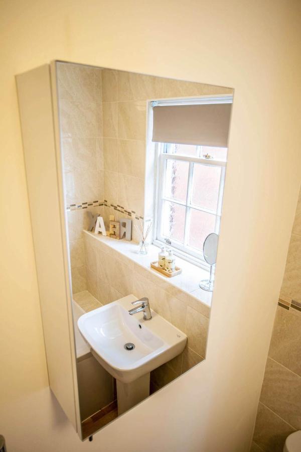 The Marlowe - Beautiful House In The Heart Of With Free Parking Holiday home Canterbury